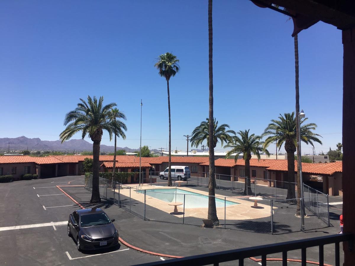 Highland Tower Motel 土桑 外观 照片