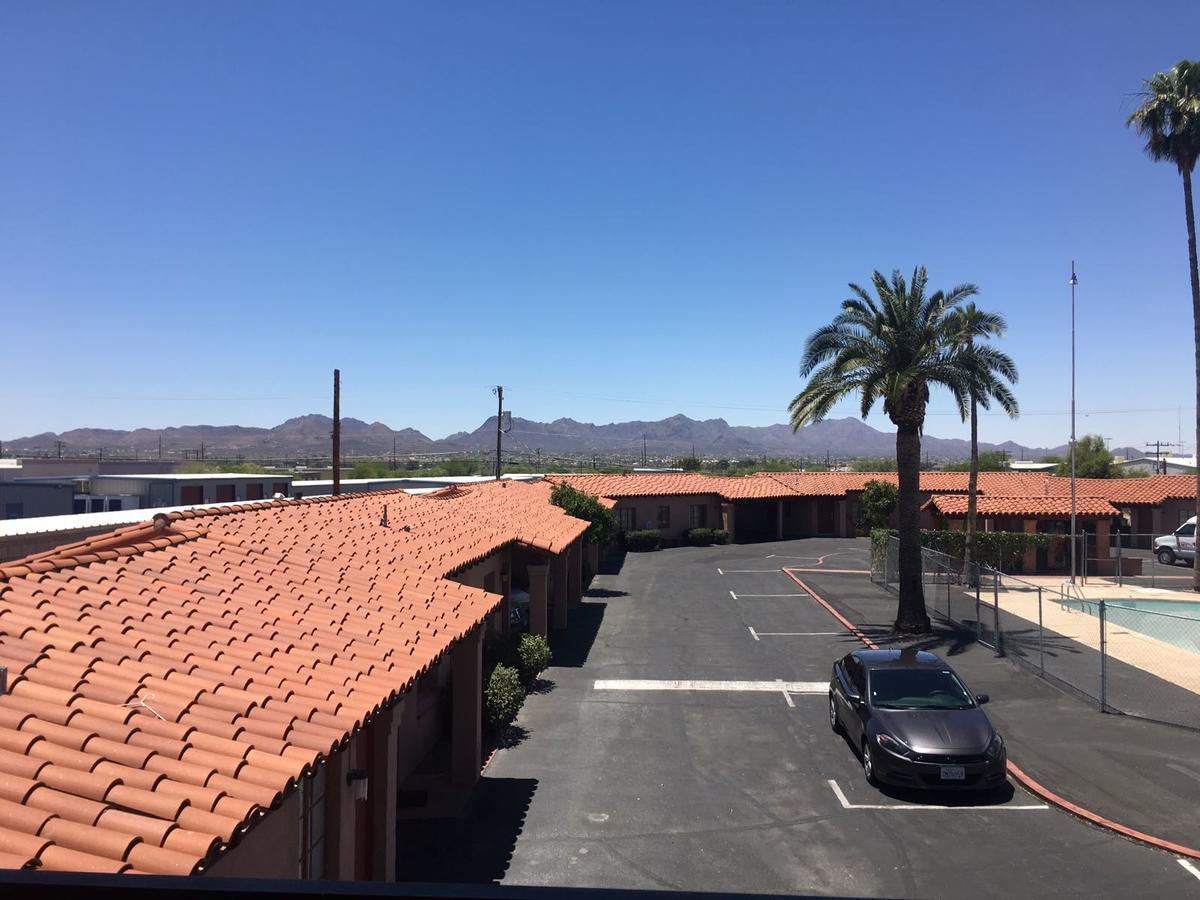 Highland Tower Motel 土桑 外观 照片
