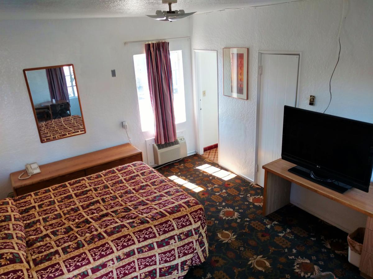 Highland Tower Motel 土桑 外观 照片