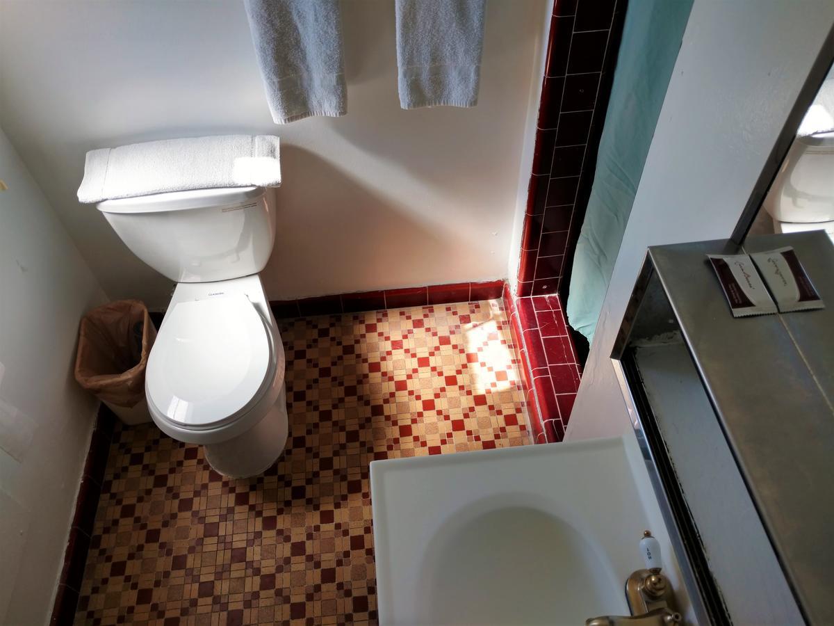 Highland Tower Motel 土桑 外观 照片