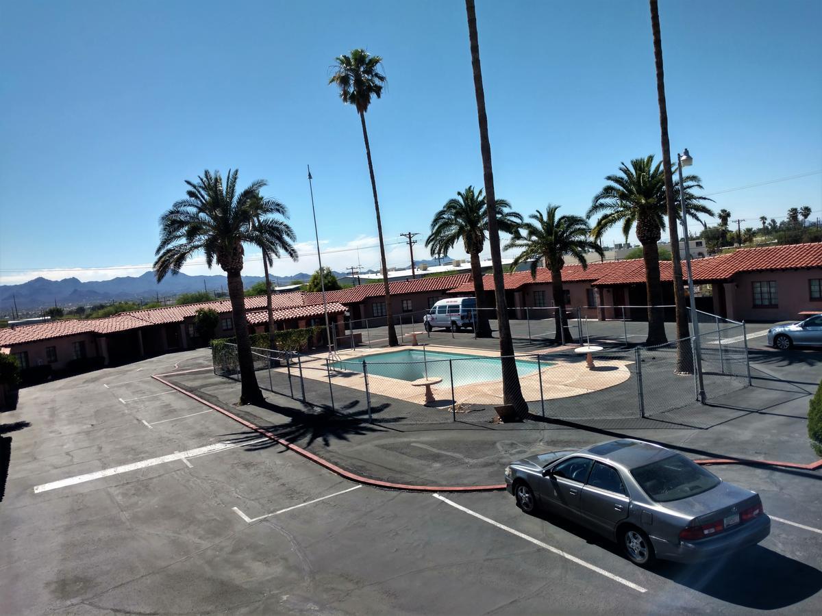 Highland Tower Motel 土桑 外观 照片